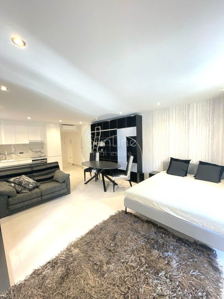 Apartamento cerca de Plaza de la Virgen y Reina