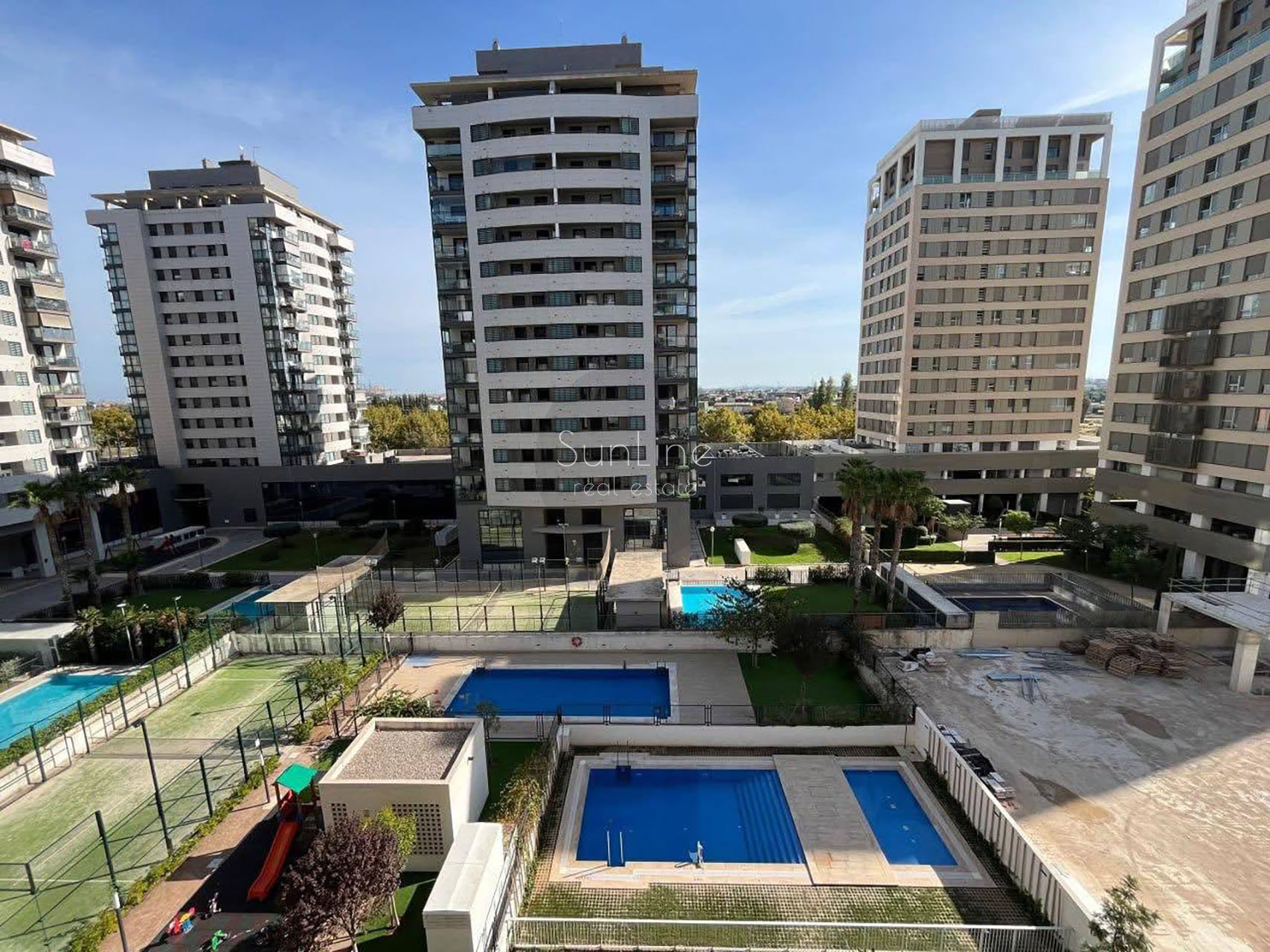 Светлая квартира в урбанизации