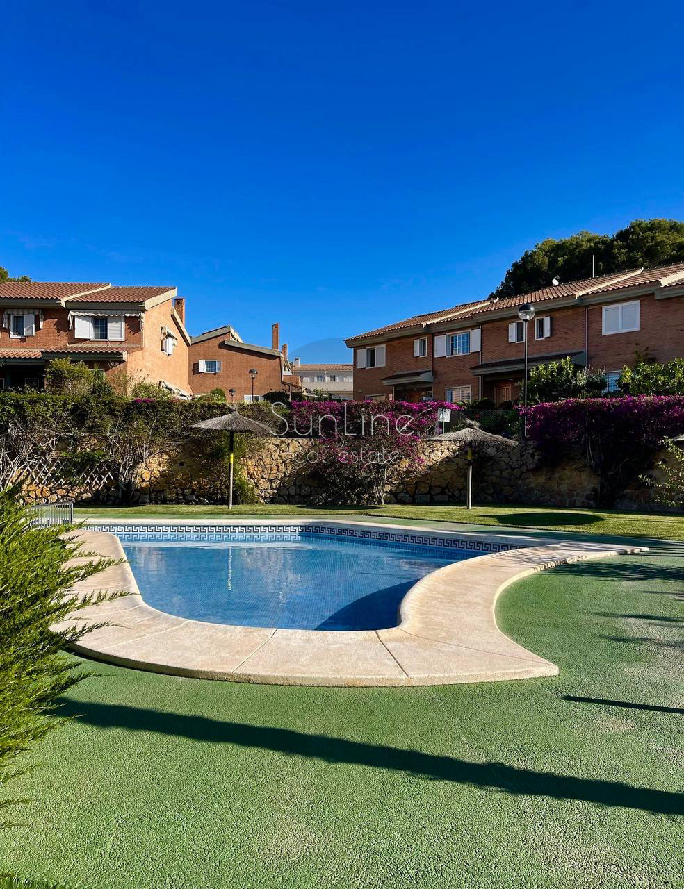 Двухэтажный просторный таунхаус