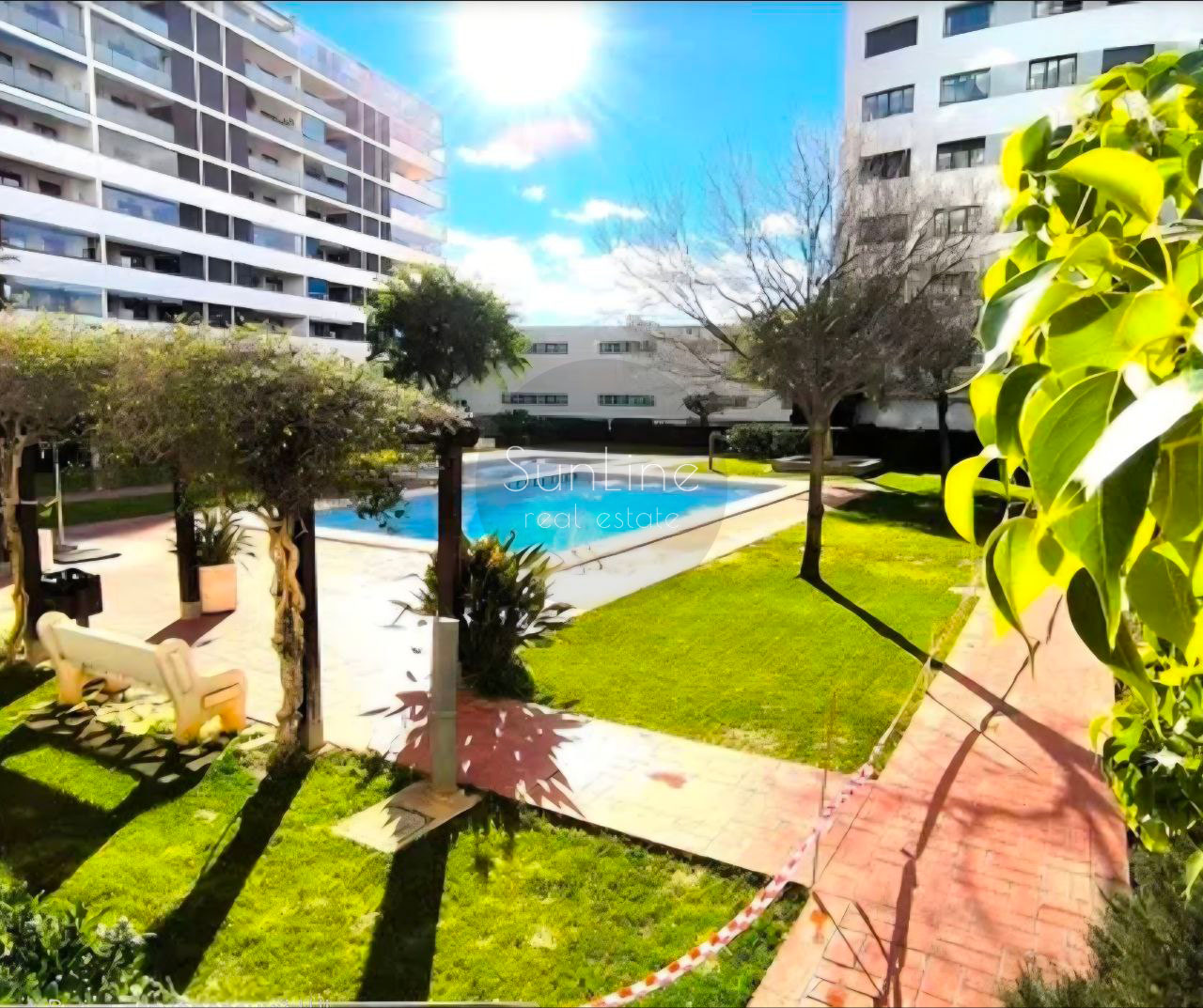 Просторная студия в современном комплексе