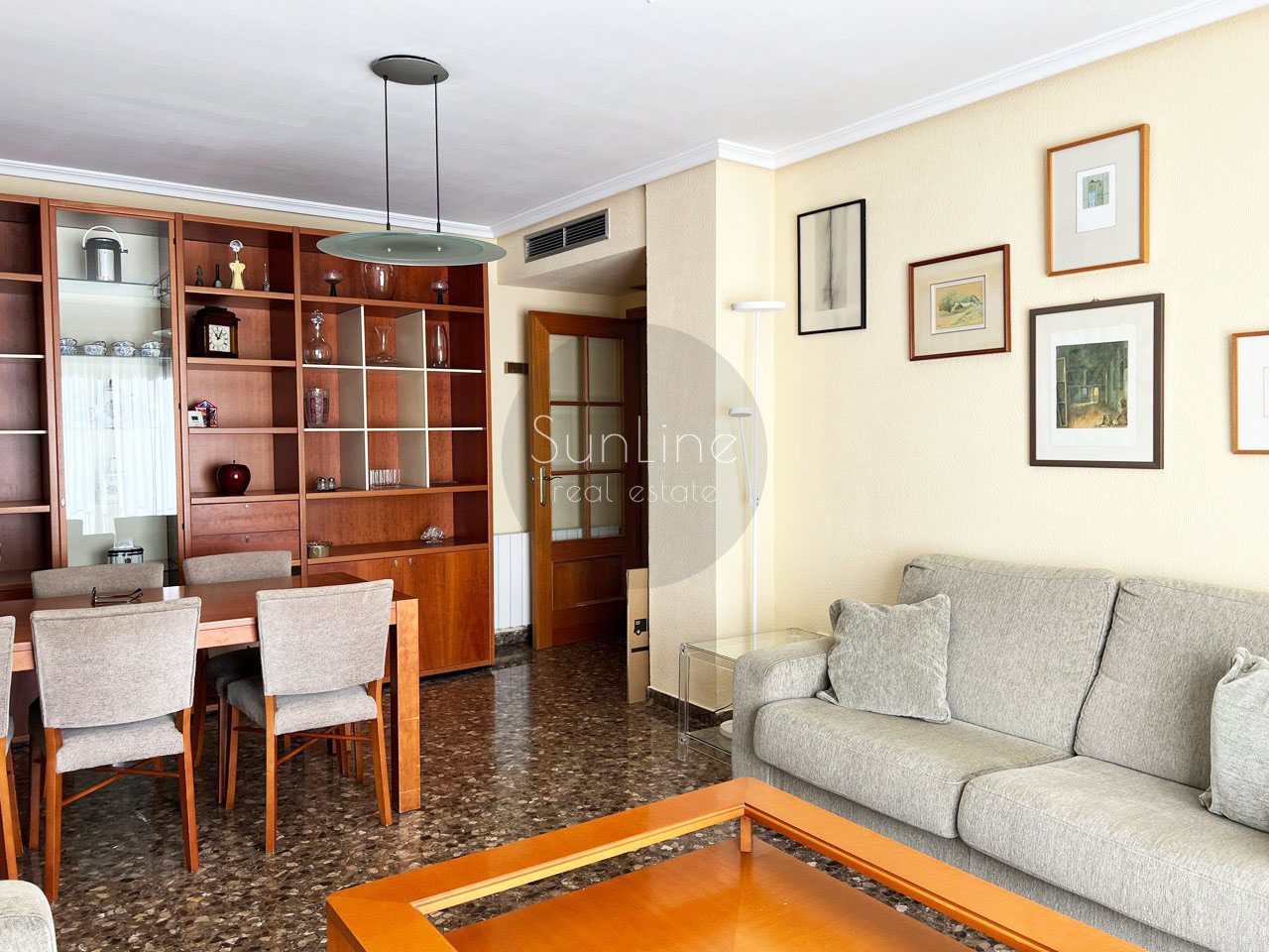 Полностью внешняя светлая квартира