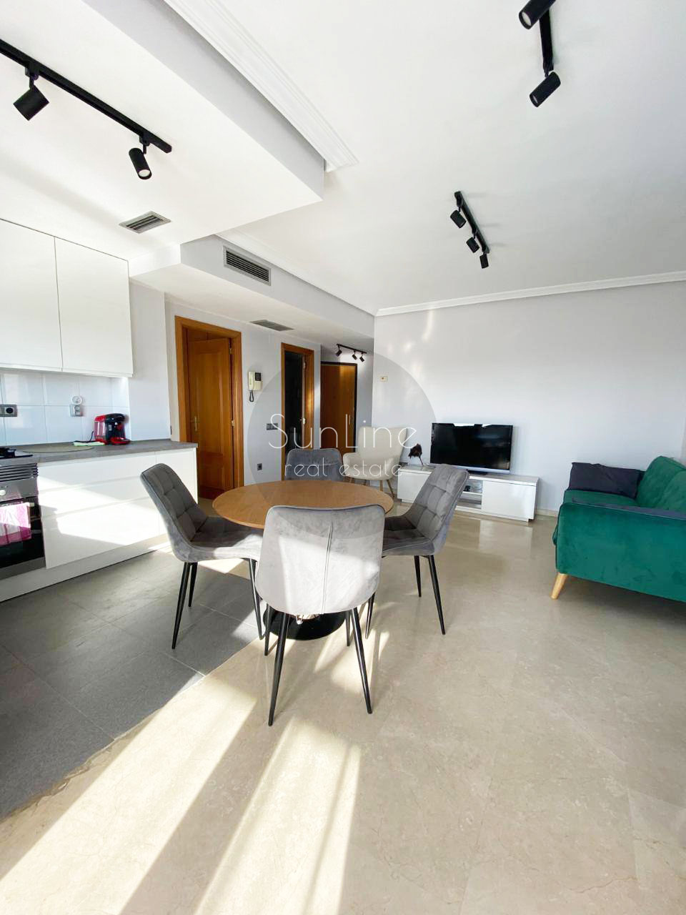 Светлая квартира с большой террасой