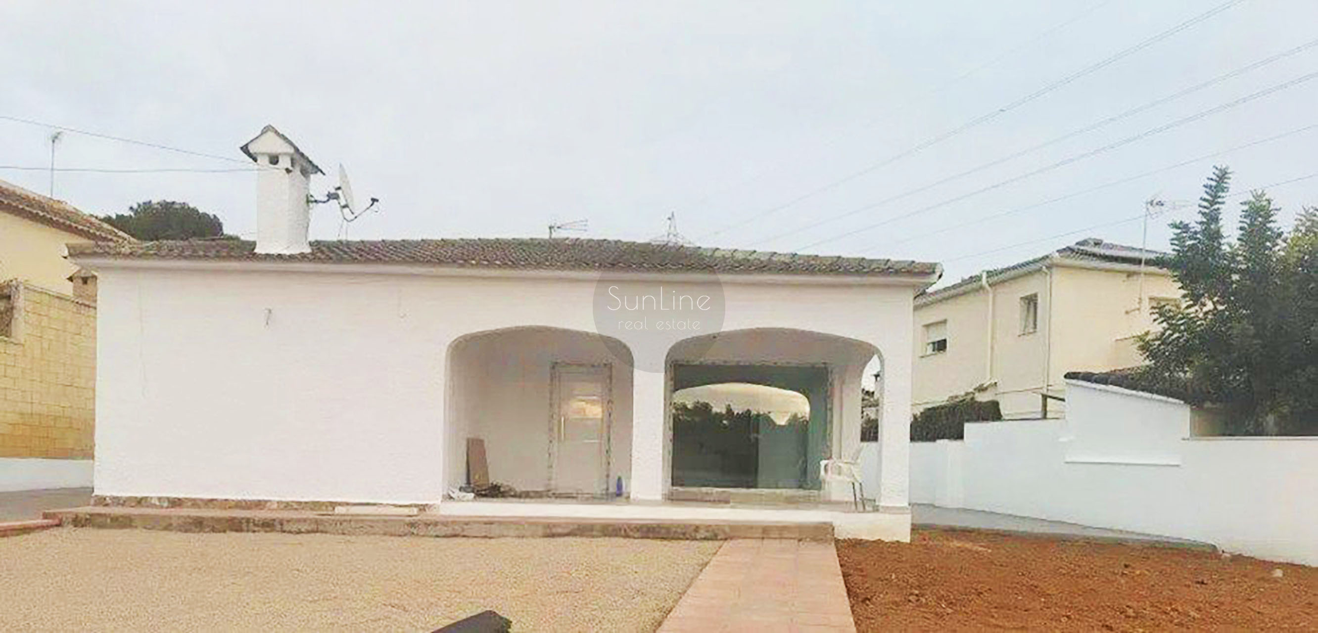 Отдельный дом с бассейном