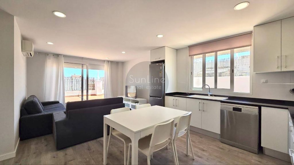 Rental of a bright penthouse with a 100 m² terrace near Amistat metro