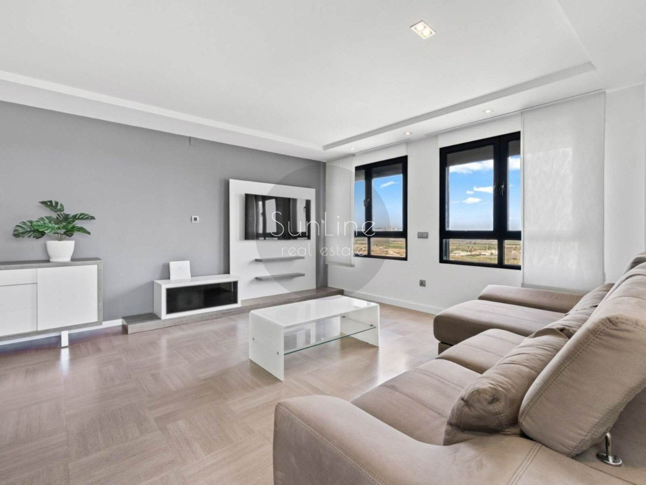 Просторная квартира с панорамными видами