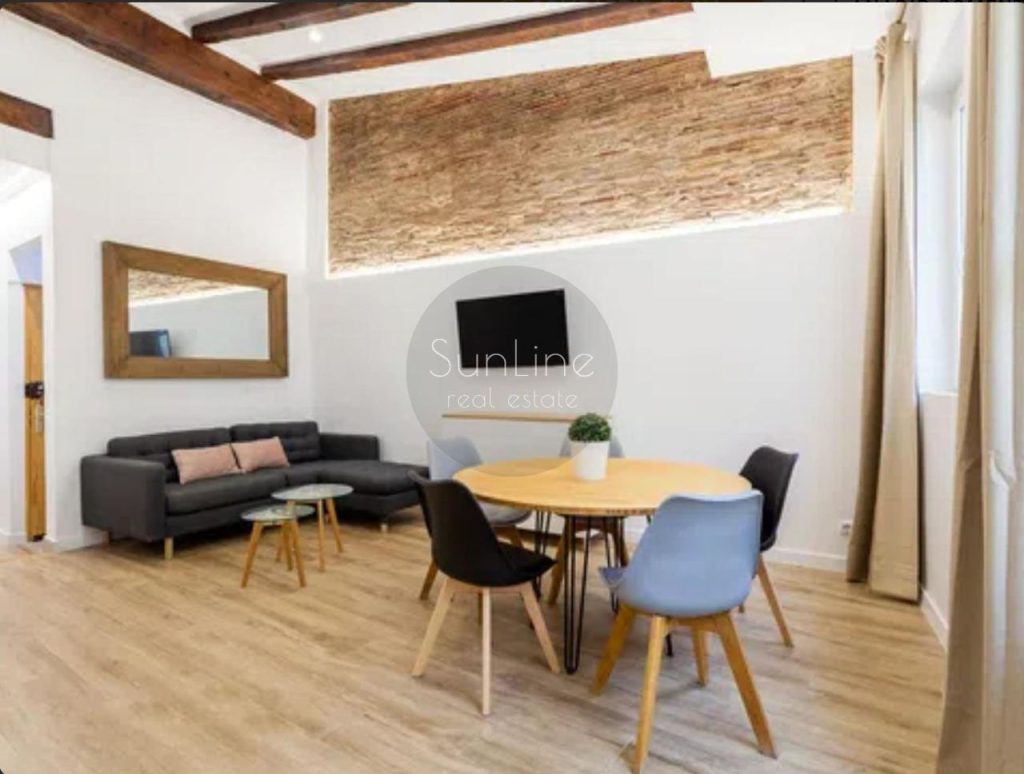 Rent of a stylish duplex with a private terrace in the center of Valencia