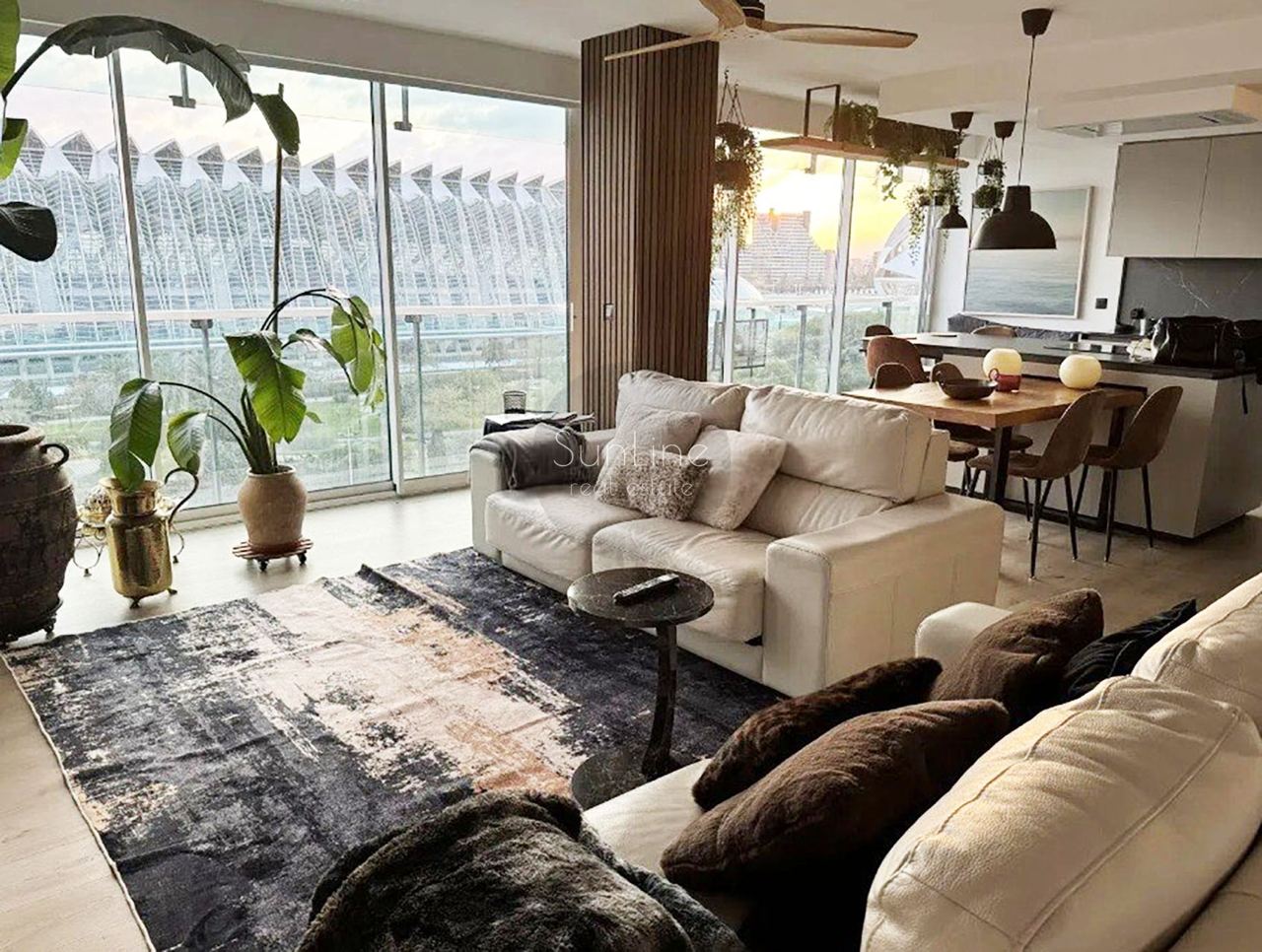 Просторная видовая квартира в элитном районе