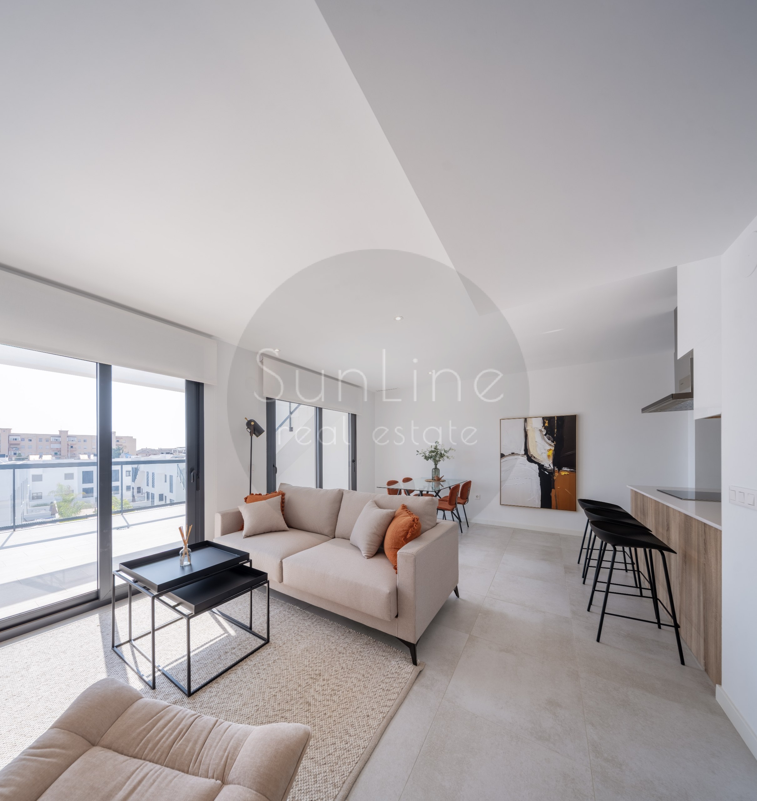 Современная квартира с 2 спальнями в современном комплексе у пляжей