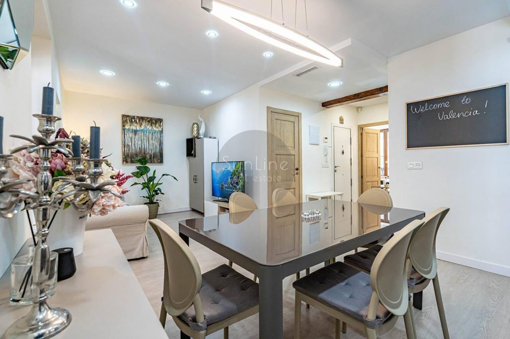 For sale: stylish 3-bedroom home on a quiet street in the city center