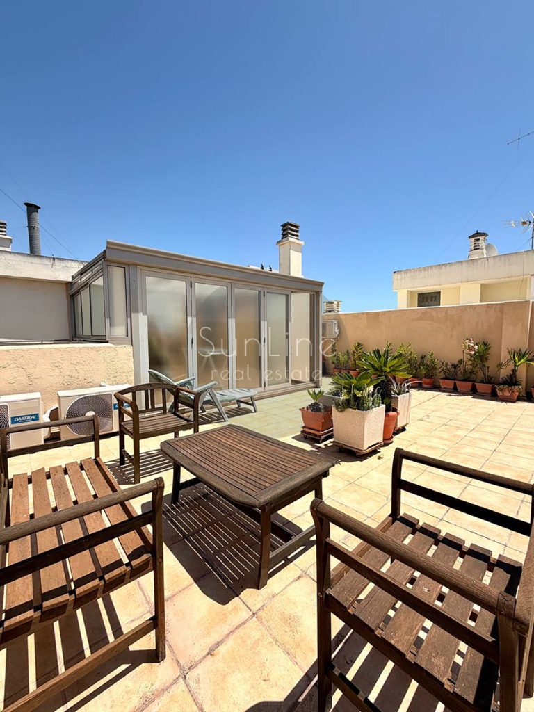For sale: exclusive duplex with glazed terrace — a rare opportunity on the Valencia market
