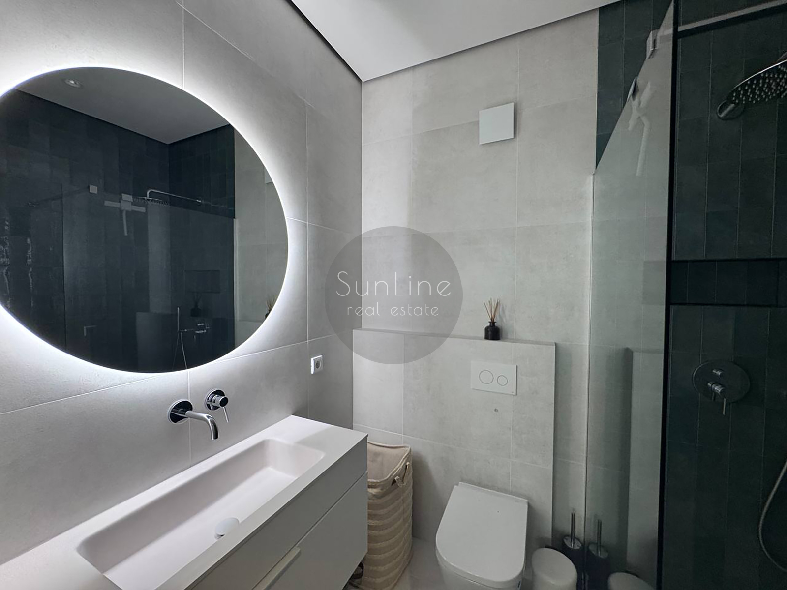 Rental of stylish premium-level housing in the heart of Valencia. A true aesthetic paradise