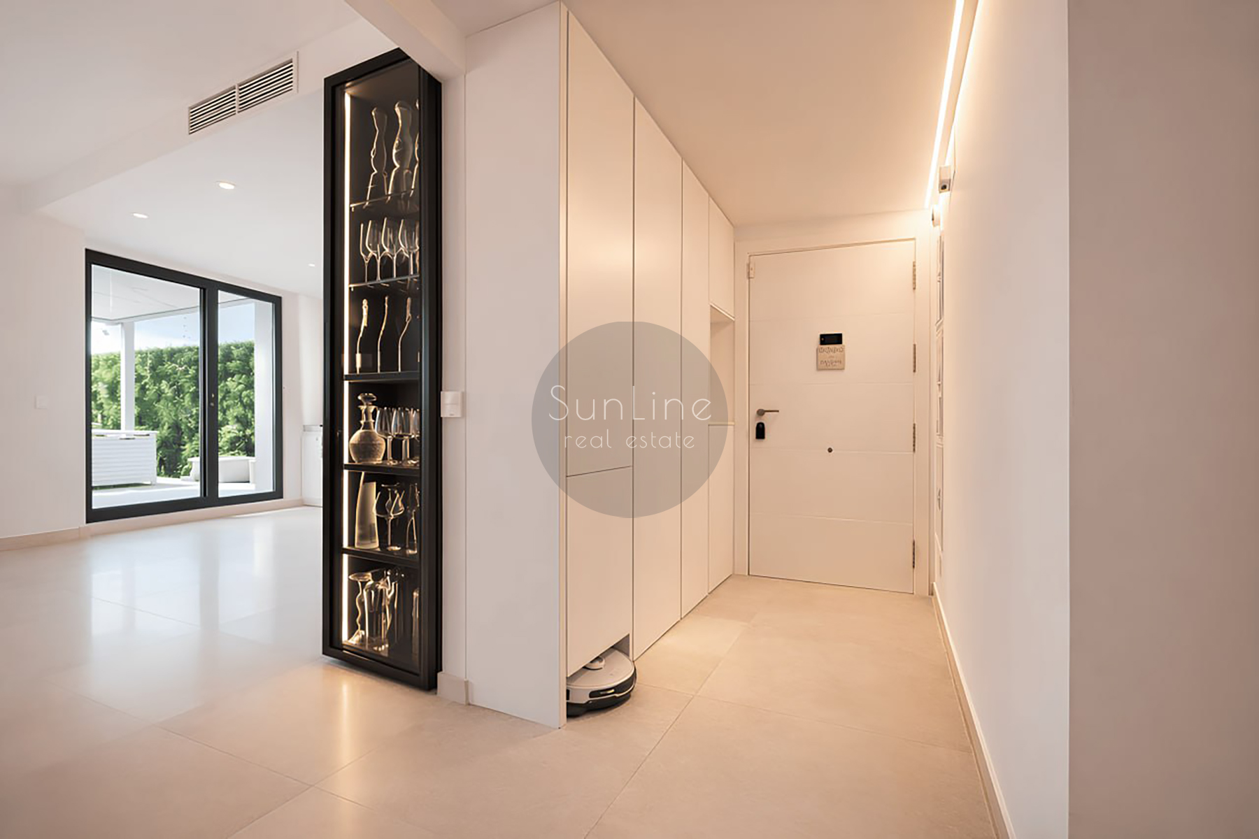 For Sale in Ciudad de las Artes. Spaciousness and a 130 m² terrace in one of the best addresses in Valencia