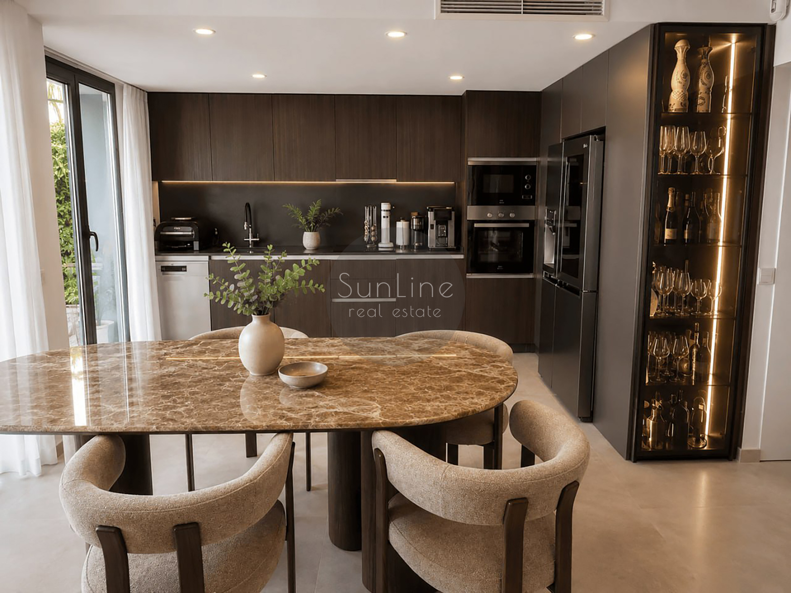 For Sale in Ciudad de las Artes. Spaciousness and a 130 m² terrace in one of the best addresses in Valencia