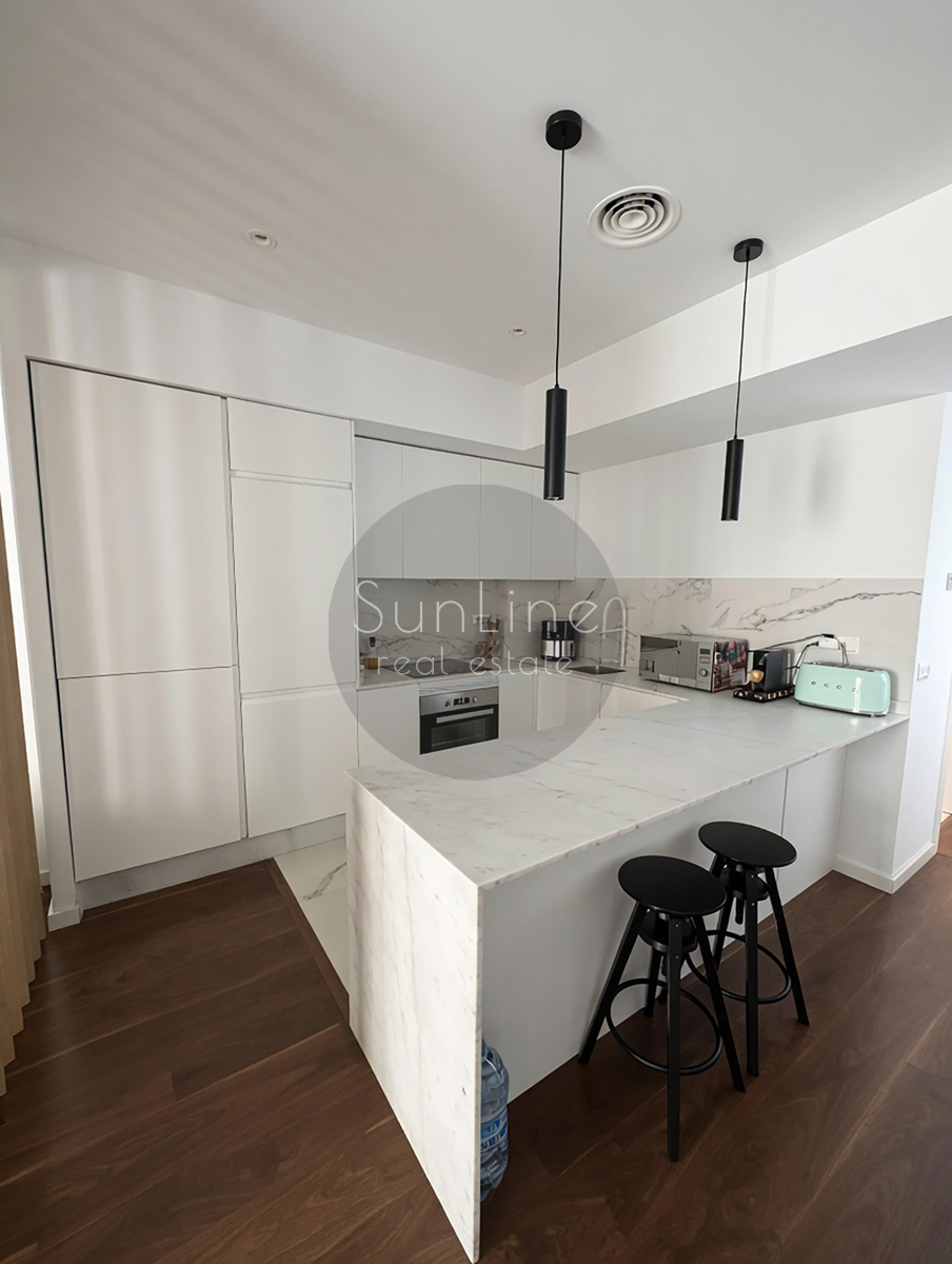 For rent: stylish apartment with aesthetic renovation and high ceilings in Russafa