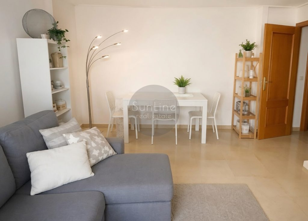 Apartment for rent with terrace in a complex with pool and security in Campanar