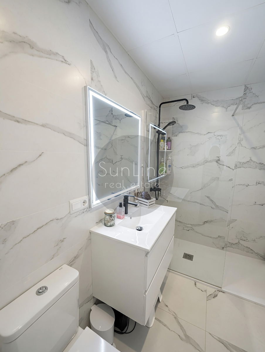 For rent: stylish apartment with aesthetic renovation and high ceilings in Russafa