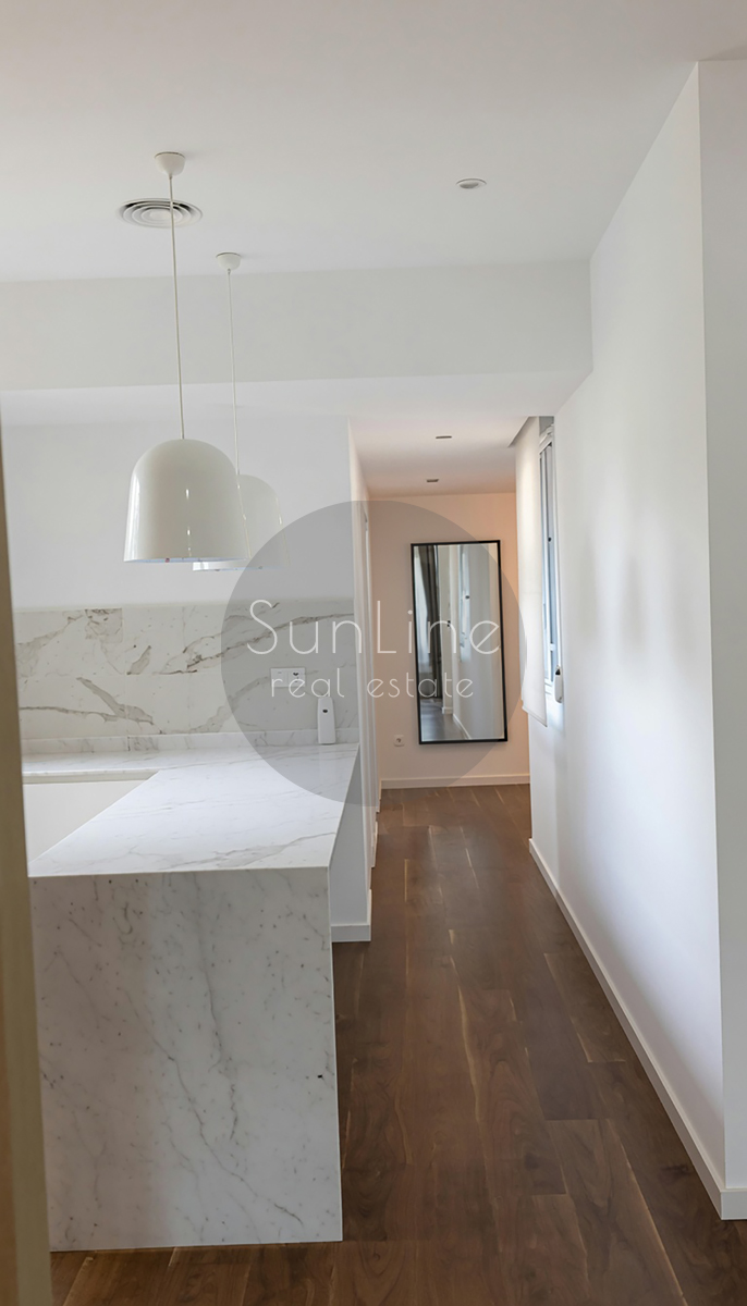 For rent: stylish apartment with aesthetic renovation and high ceilings in Russafa