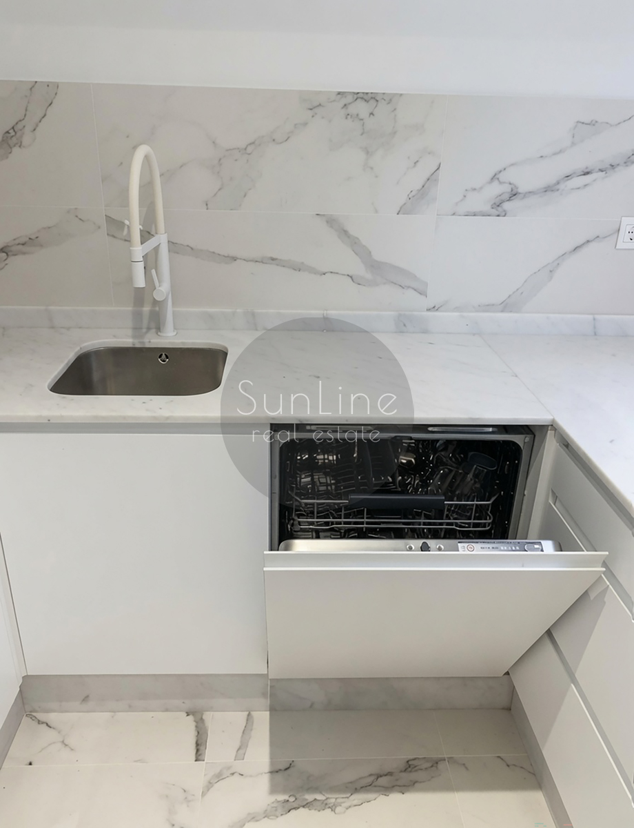 For rent: stylish apartment with aesthetic renovation and high ceilings in Russafa