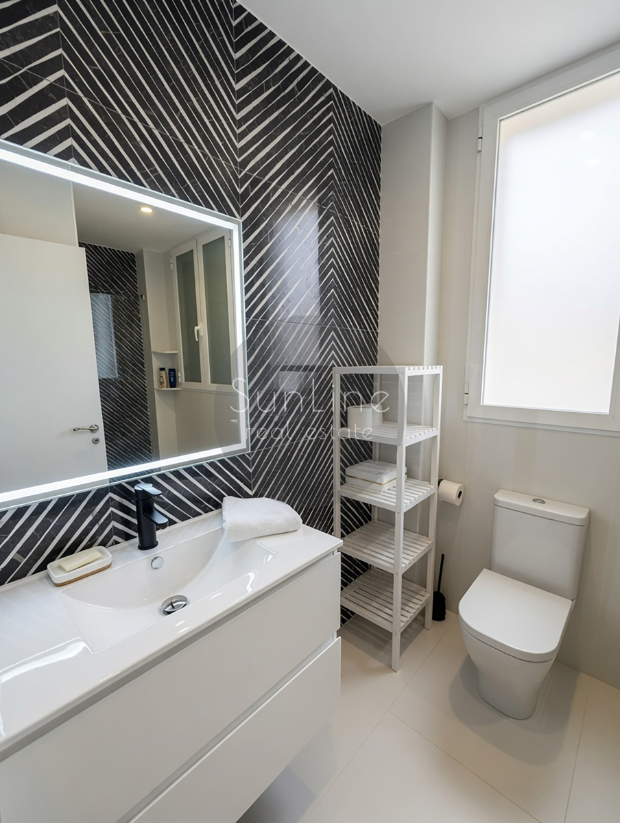 For rent: stylish apartment with aesthetic renovation and high ceilings in Russafa