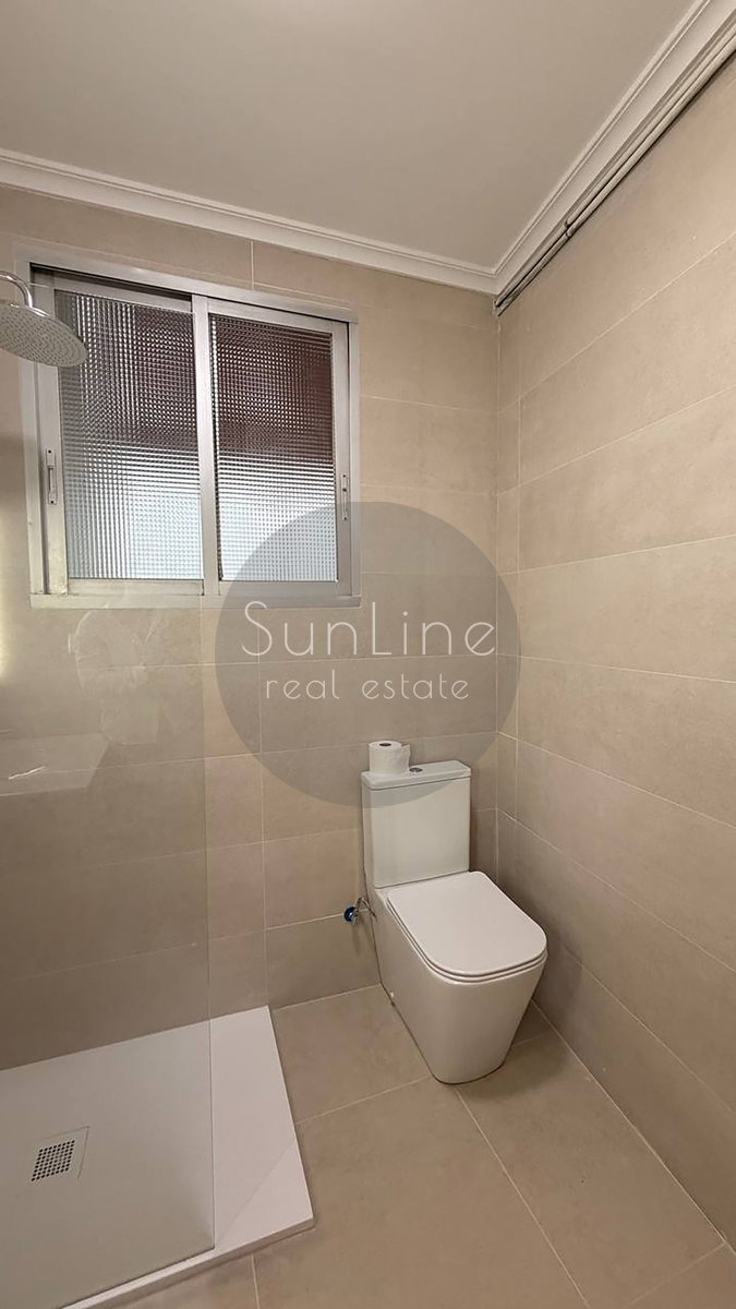 Rent of a spacious apartment 135 m² with 4 bedrooms after renovation in the center of Valencia
