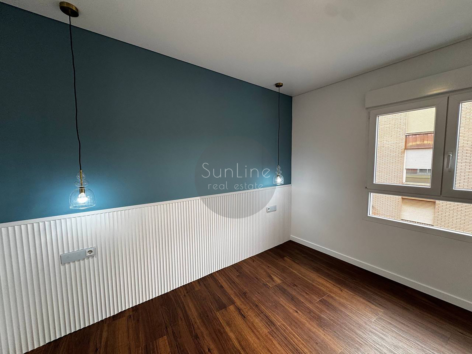 Apartment for sale near the sea with excellent repair and two balconies 350 meters from the subway