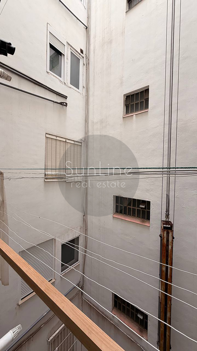 Rent of a spacious apartment 135 m² with 4 bedrooms after renovation in the center of Valencia