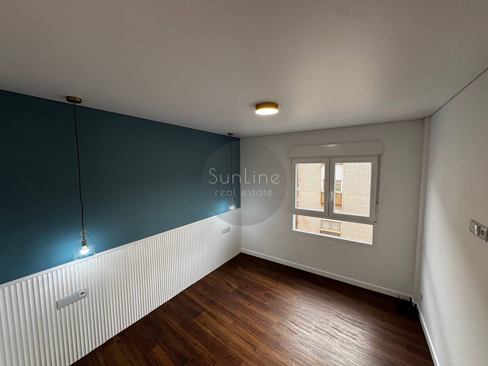 Apartment for sale near the sea with excellent repair and two balconies 350 meters from the subway