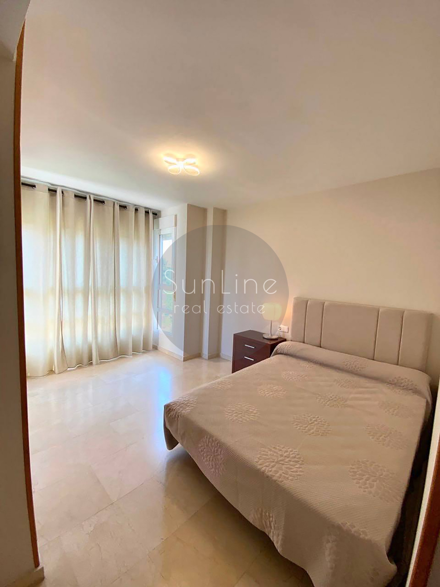 Apartment for rent 124 m² with pool, large terrace and garage in Trinitat