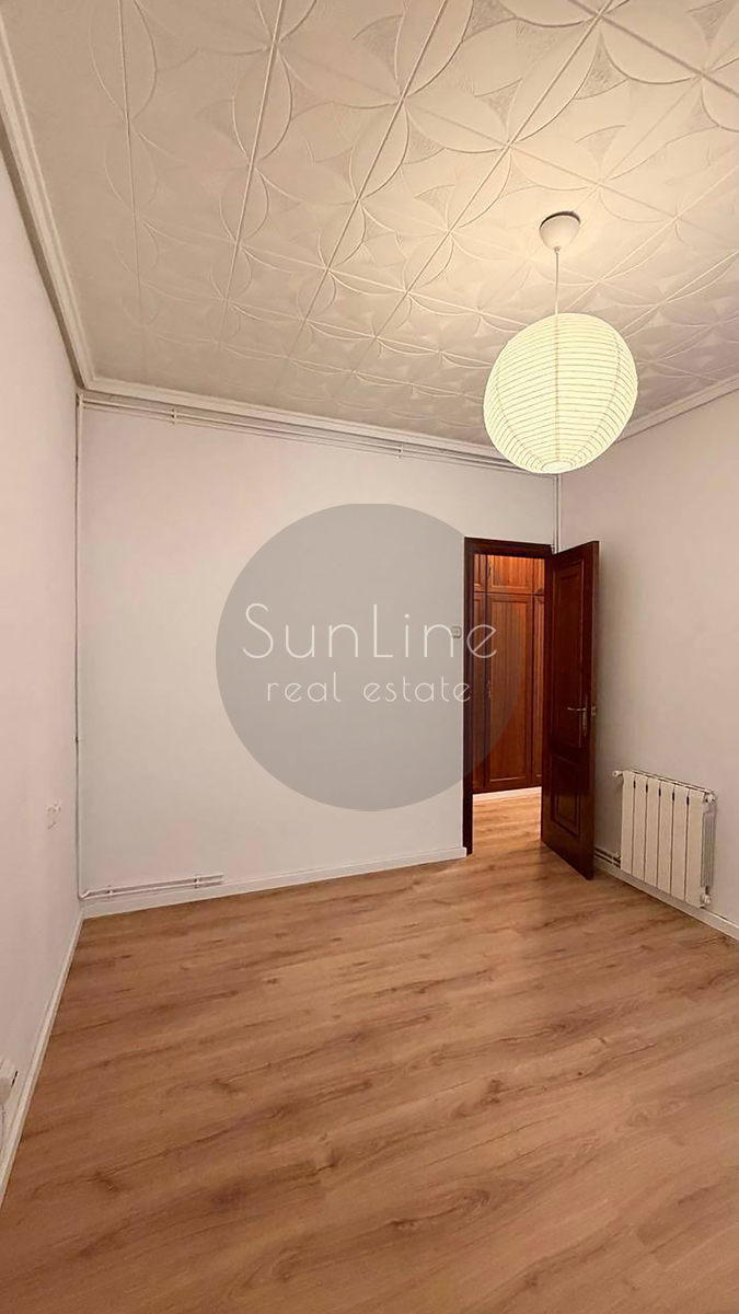 Rent of a spacious apartment 135 m² with 4 bedrooms after renovation in the center of Valencia