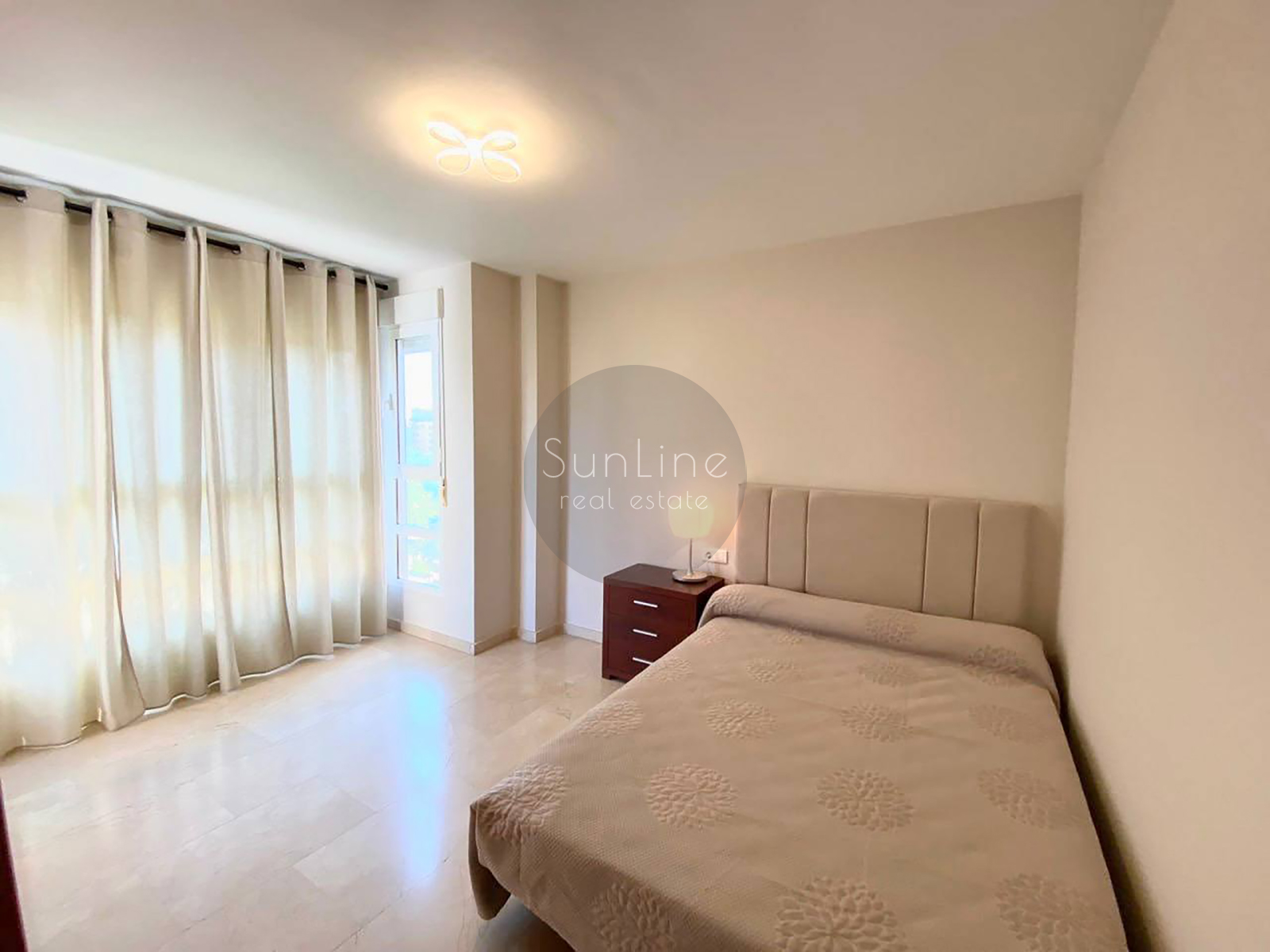 Apartment for rent 124 m² with pool, large terrace and garage in Trinitat