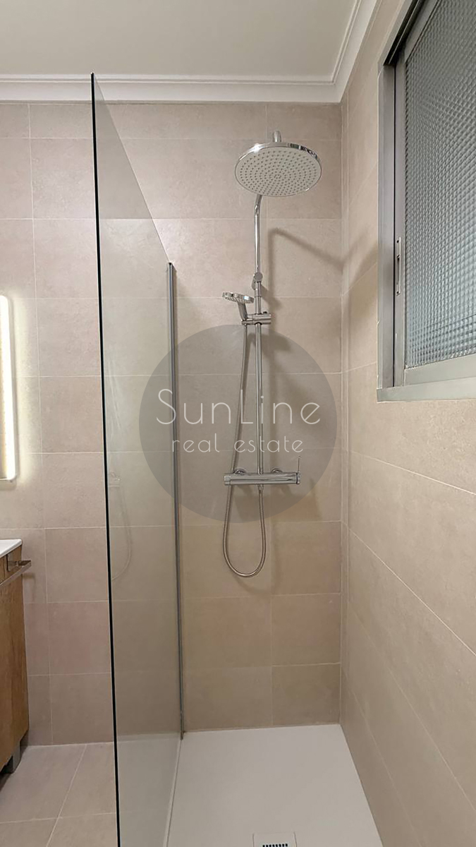 Rent of a spacious apartment 135 m² with 4 bedrooms after renovation in the center of Valencia