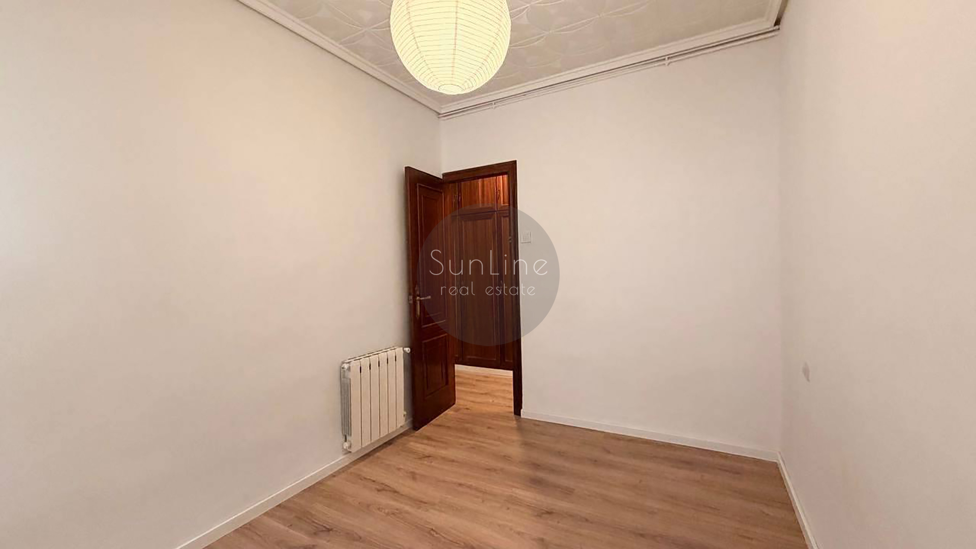 Rent of a spacious apartment 135 m² with 4 bedrooms after renovation in the center of Valencia