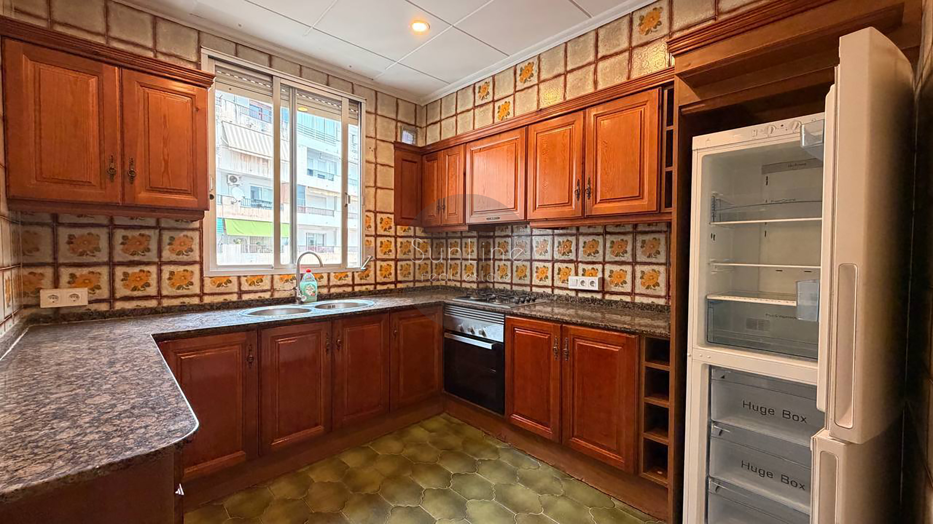 Rent of a spacious apartment 135 m² with 4 bedrooms after renovation in the center of Valencia