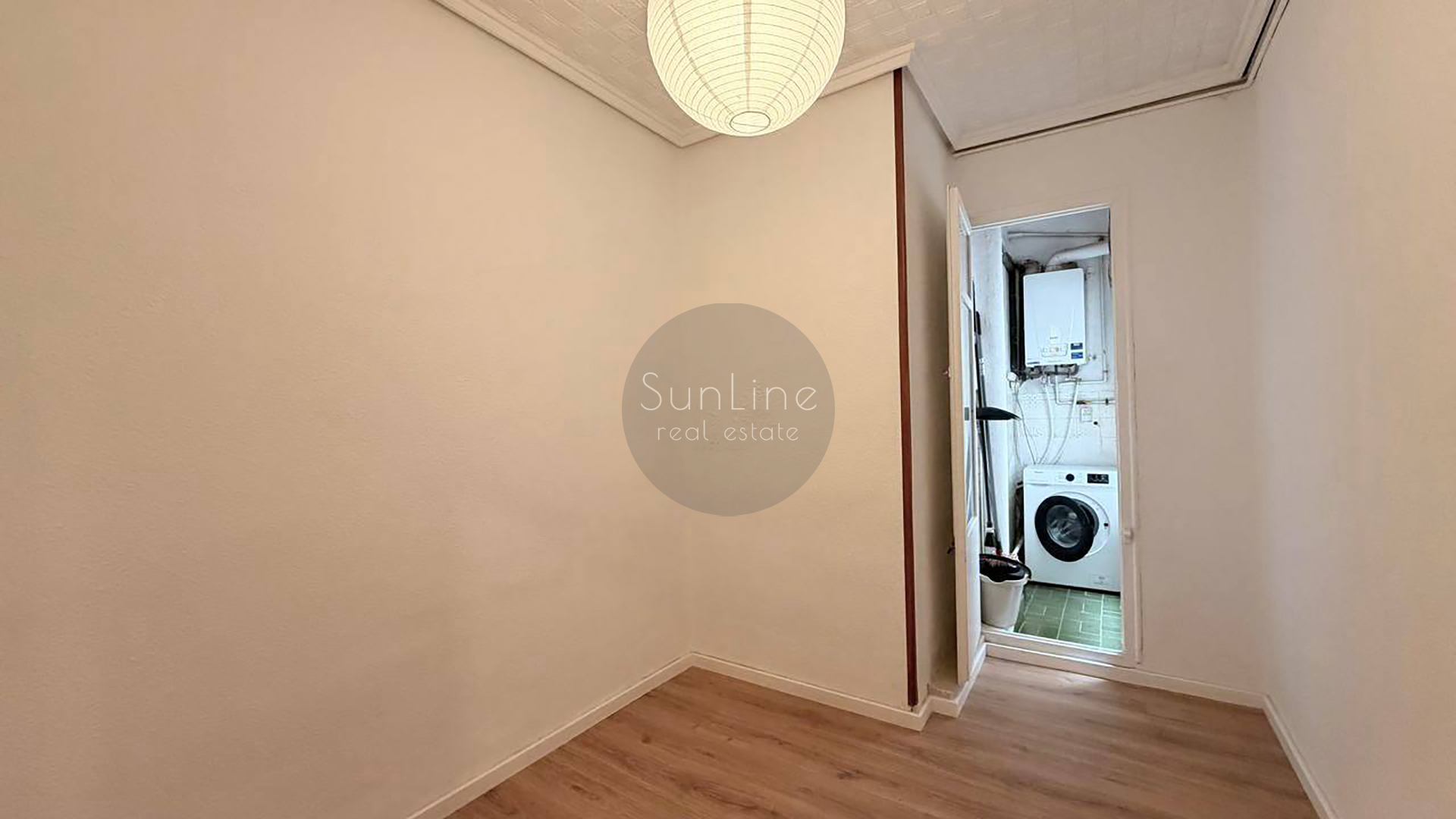 Rent of a spacious apartment 135 m² with 4 bedrooms after renovation in the center of Valencia