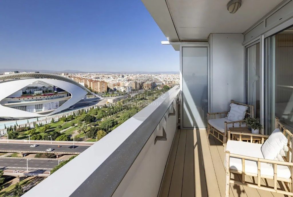 Rent of a modern 125 m² apartment with pool, gym and breathtaking views