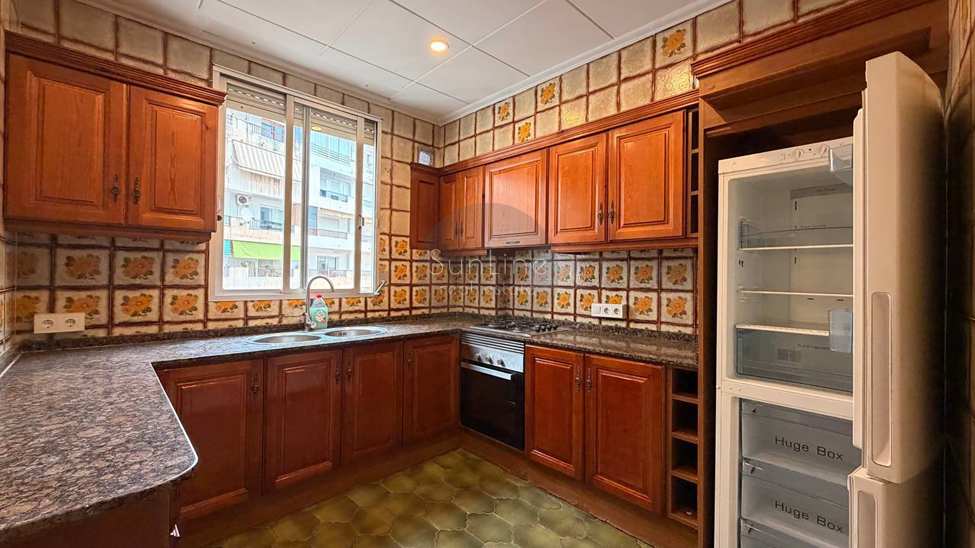 Rent of a spacious apartment 135 m² with 4 bedrooms after renovation in the center of Valencia