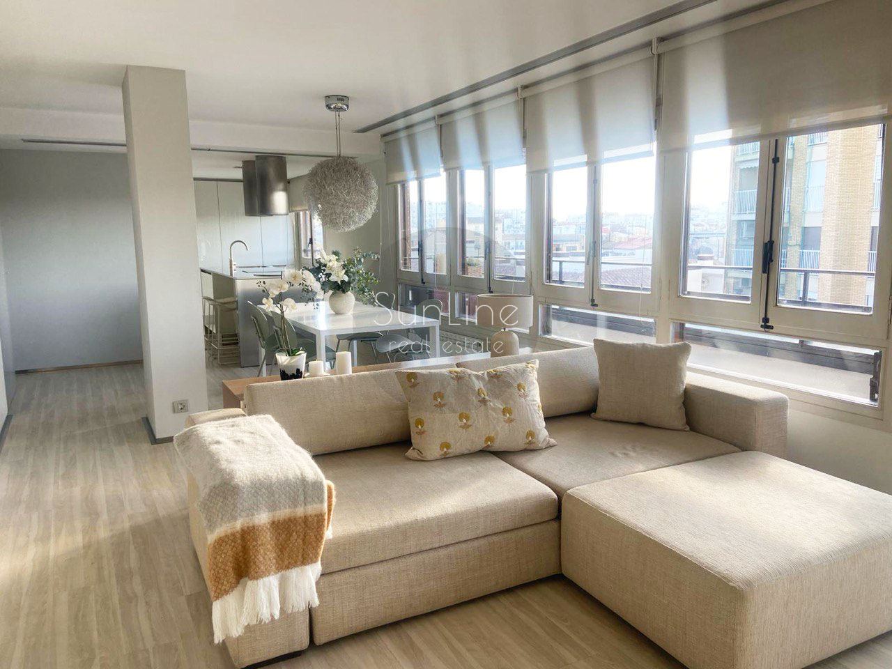 Аренда дизайнерского пентхауса-лофта 100 м² с террасой в историческом El Carme