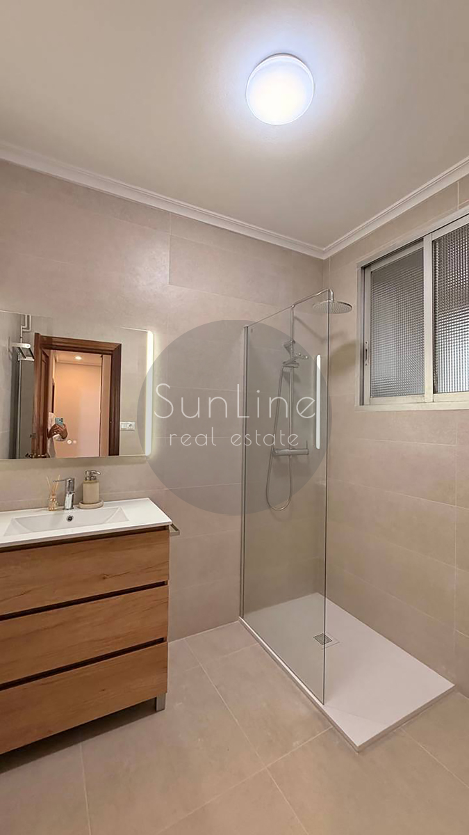 Rent of a spacious apartment 135 m² with 4 bedrooms after renovation in the center of Valencia