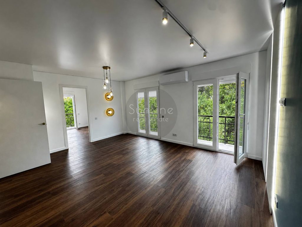 Apartment for sale near the sea with excellent repair and two balconies 350 meters from the subway