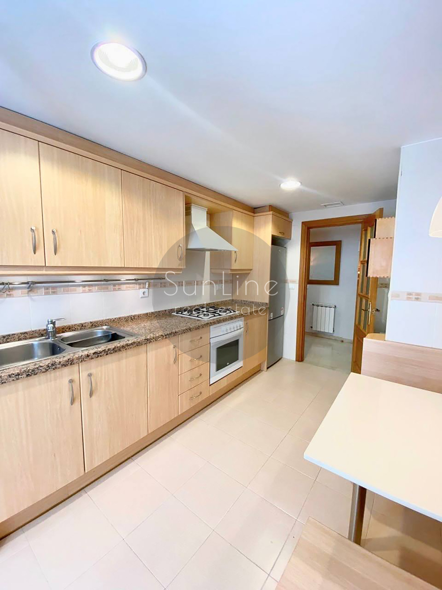 Apartment for rent 124 m² with pool, large terrace and garage in Trinitat