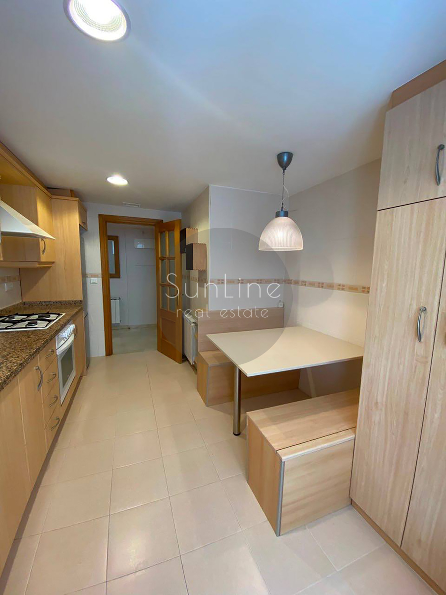 Apartment for rent 124 m² with pool, large terrace and garage in Trinitat