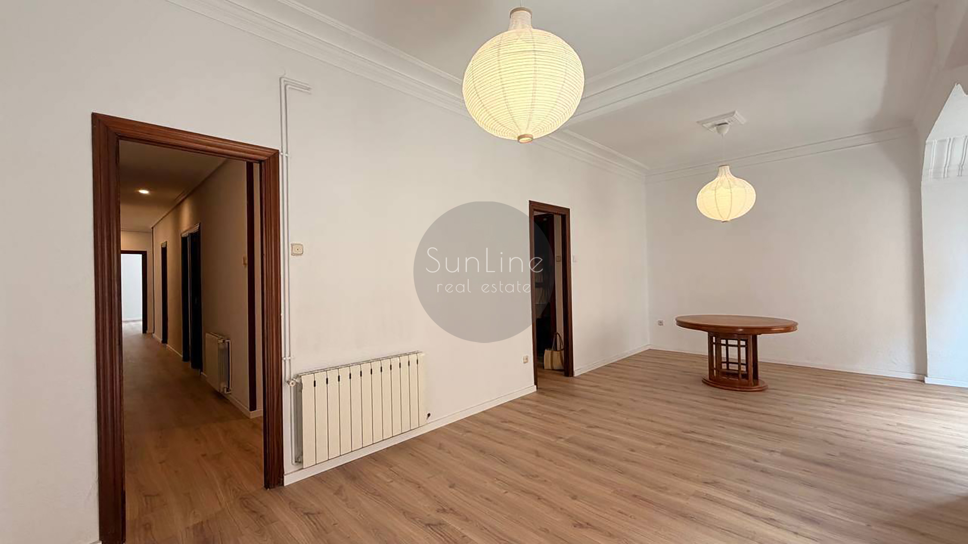 Rent of a spacious apartment 135 m² with 4 bedrooms after renovation in the center of Valencia