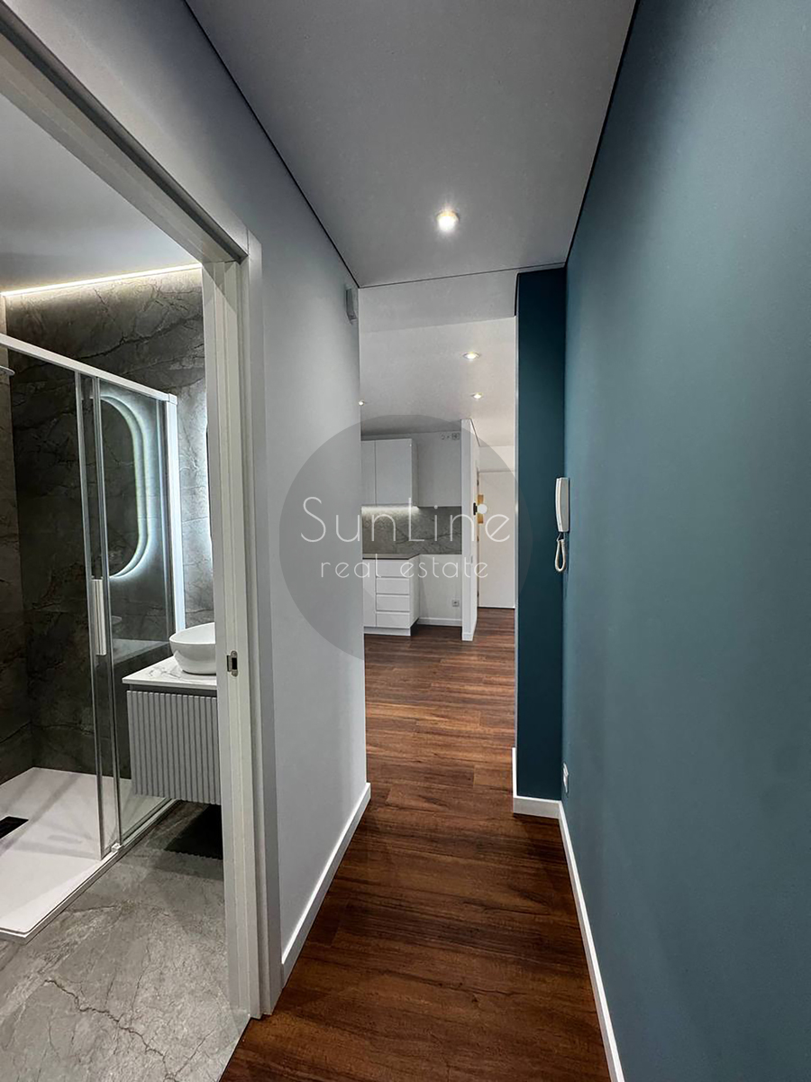 Apartment for sale near the sea with excellent repair and two balconies 350 meters from the subway