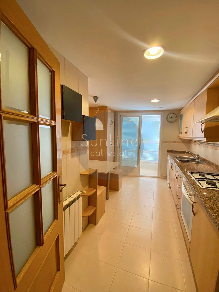 Apartment for rent 124 m² with pool, large terrace and garage in Trinitat