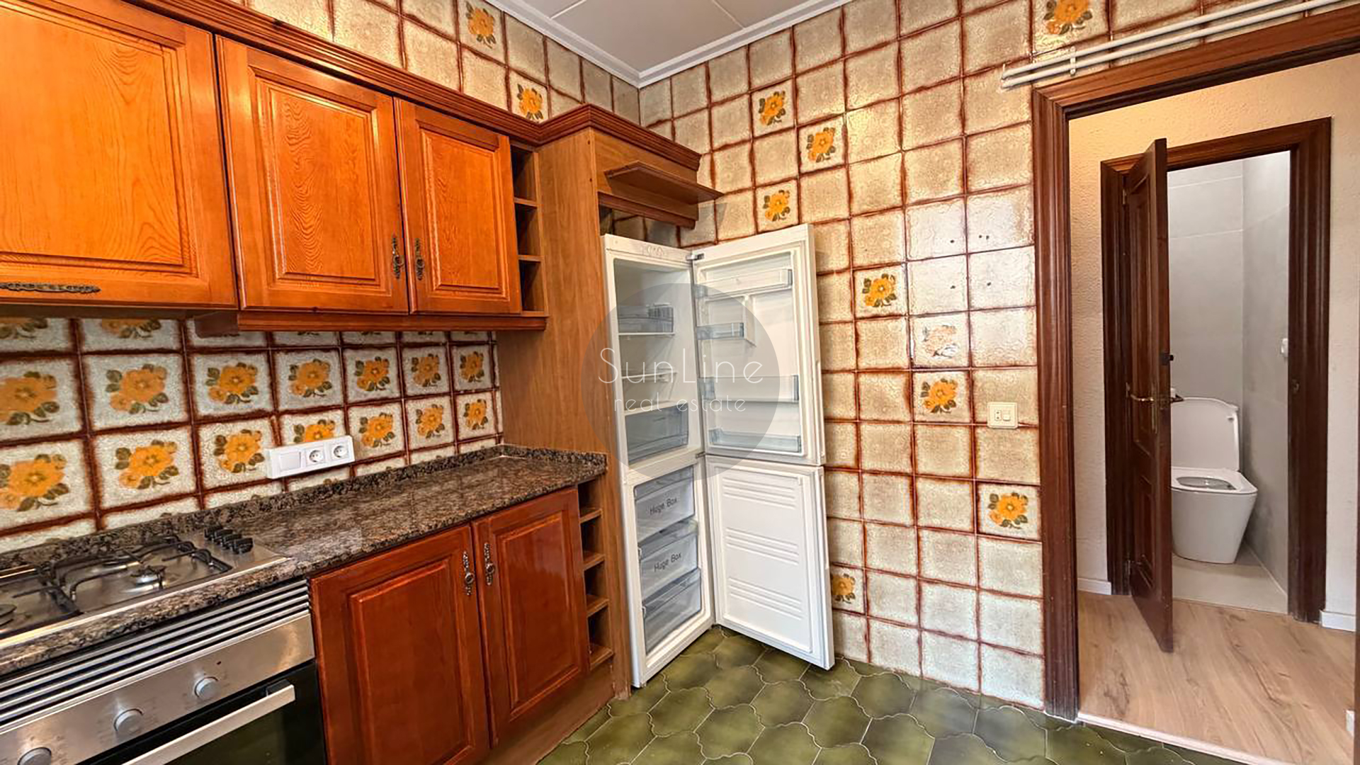 Rent of a spacious apartment 135 m² with 4 bedrooms after renovation in the center of Valencia