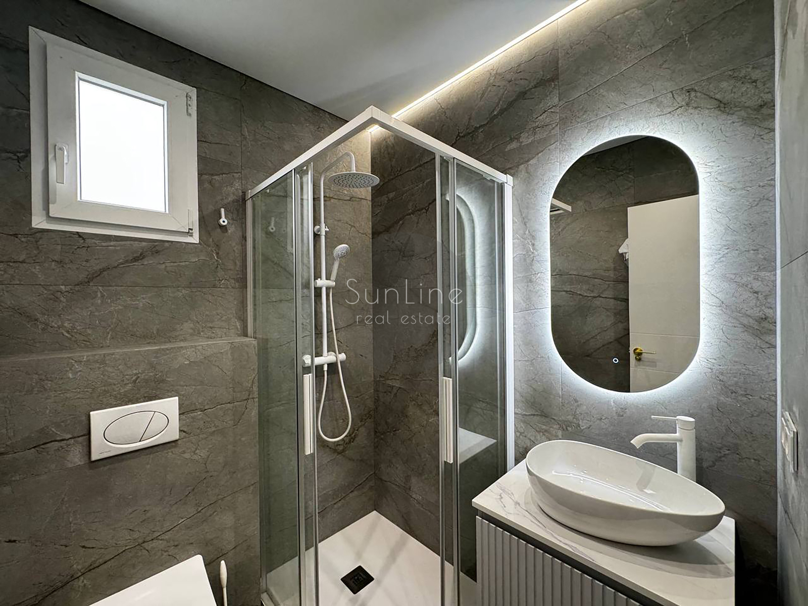 Apartment for sale near the sea with excellent repair and two balconies 350 meters from the subway