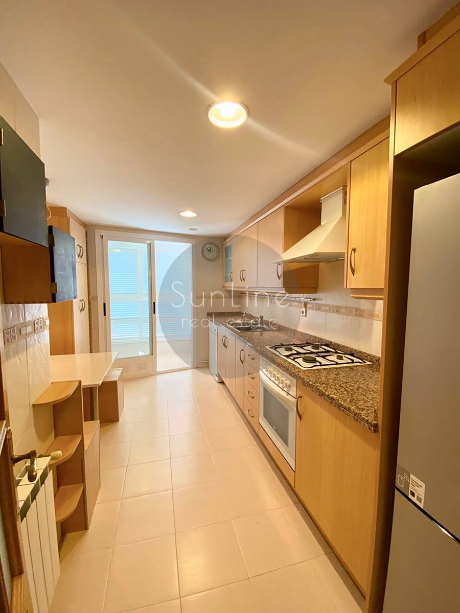 Apartment for rent 124 m² with pool, large terrace and garage in Trinitat
