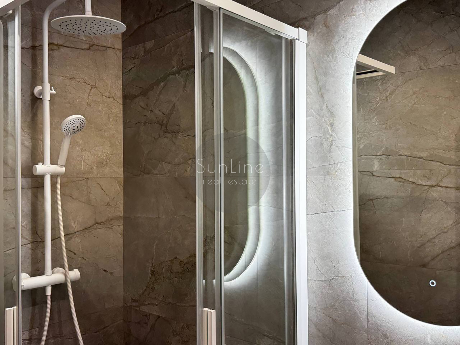 Apartment for sale near the sea with excellent repair and two balconies 350 meters from the subway