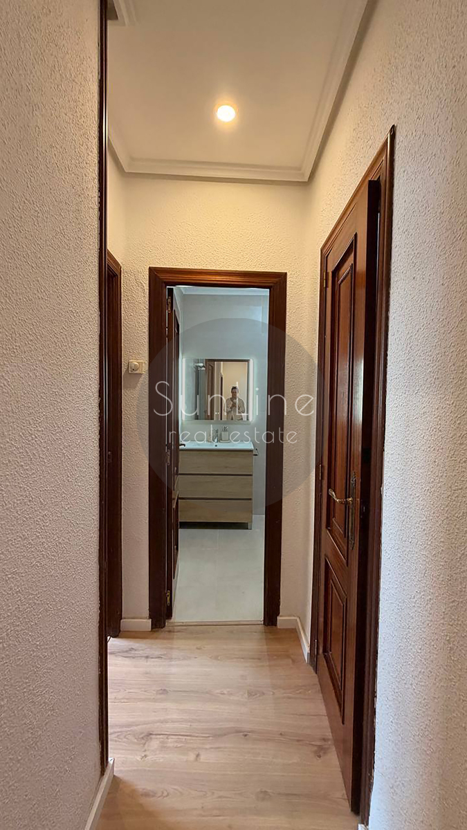 Rent of a spacious apartment 135 m² with 4 bedrooms after renovation in the center of Valencia