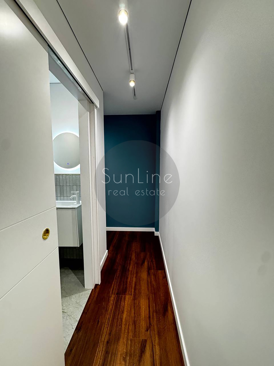 Apartment for sale near the sea with excellent repair and two balconies 350 meters from the subway